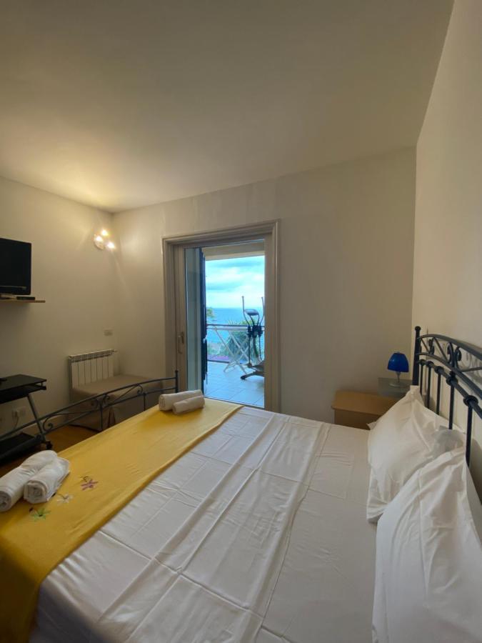 Bella Vista In Center With Pool By Holidays Apartment Taormina